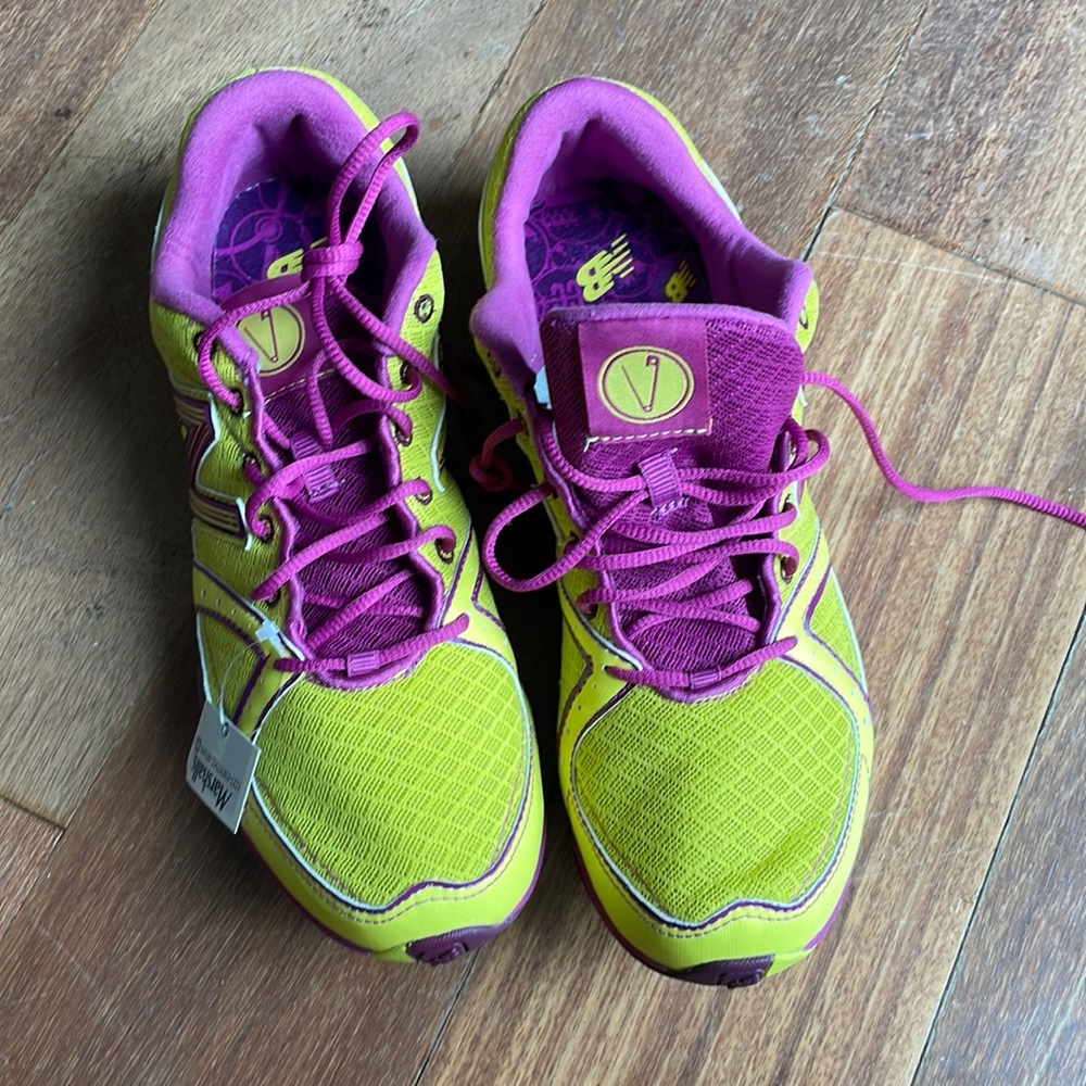 New Balance women new W700XGS size 9.5 B track and field shoes cross country